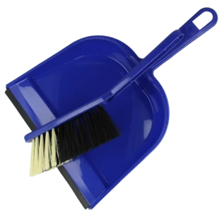 Stoffer en blik gemaakt van kunststof gesorteerd op kleur