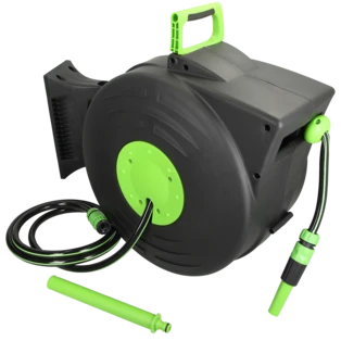 Wall-mounted hose box with automatic retraction